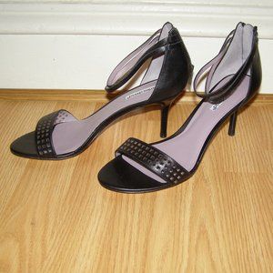 LIKE NEW Charles David 8.5 Leather Kitten Heels